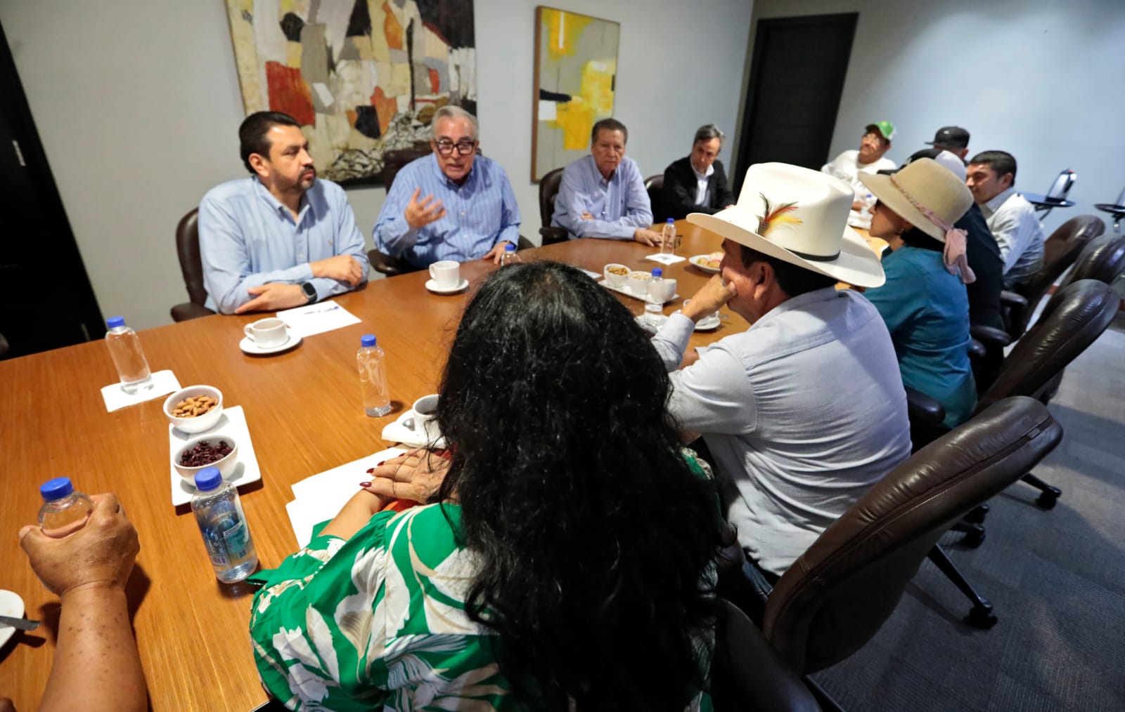 Reunión del gobernador Rocha con productores