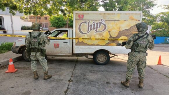 Recuperan camioneta repartidora de botanas que había sido robada en Culiacán