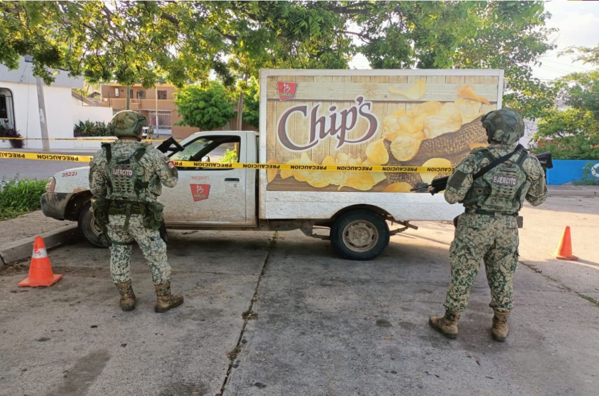 Roban camioneta dedicada a la venta de papas fritas