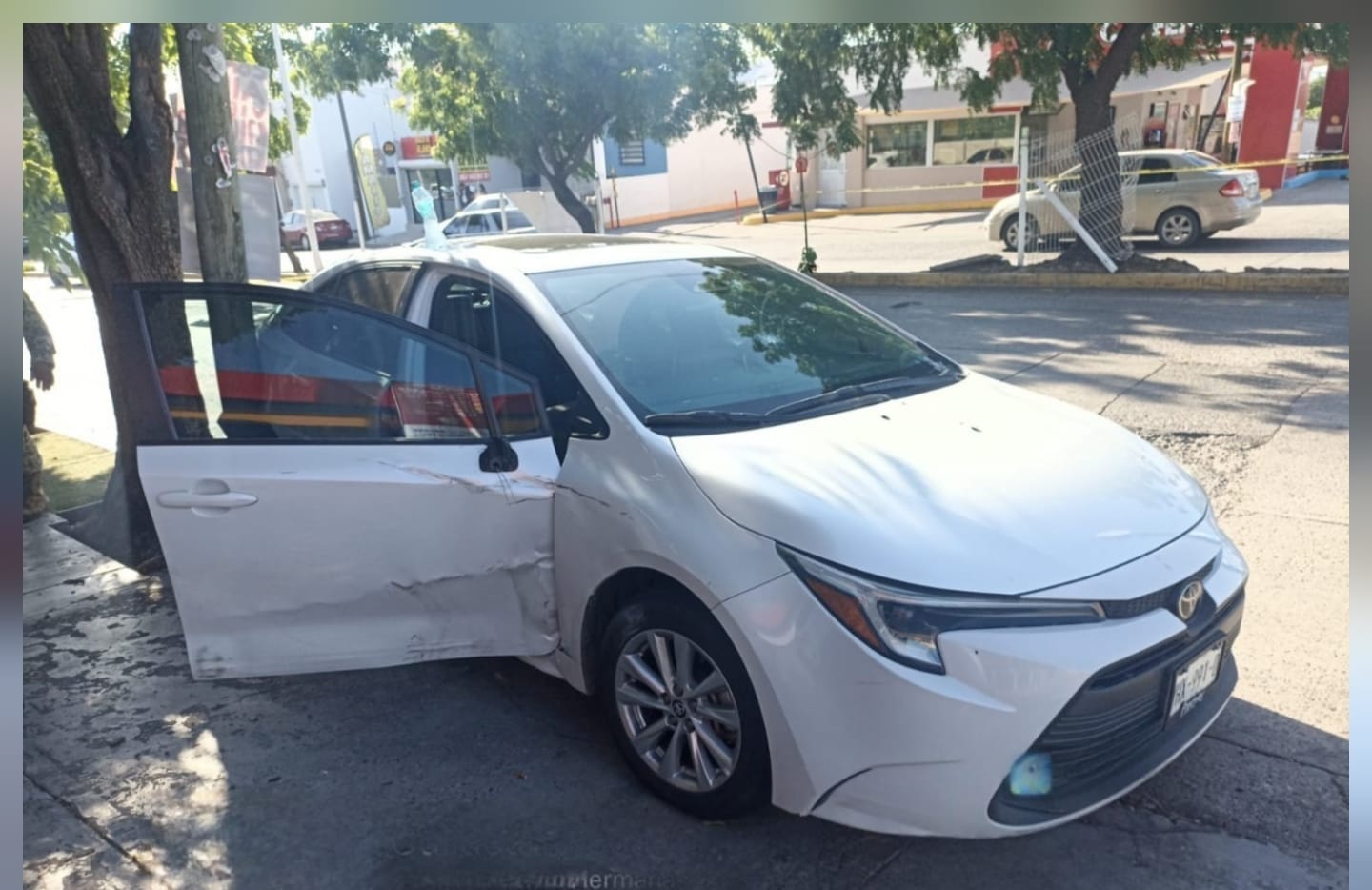 Tras operativo en la colonia Guadalupe detienen a dos sujetos en vehículo robado, con armas y equipo táctico 5