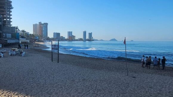 Turista zacatecano muere ahogado en playas de Mazatlán