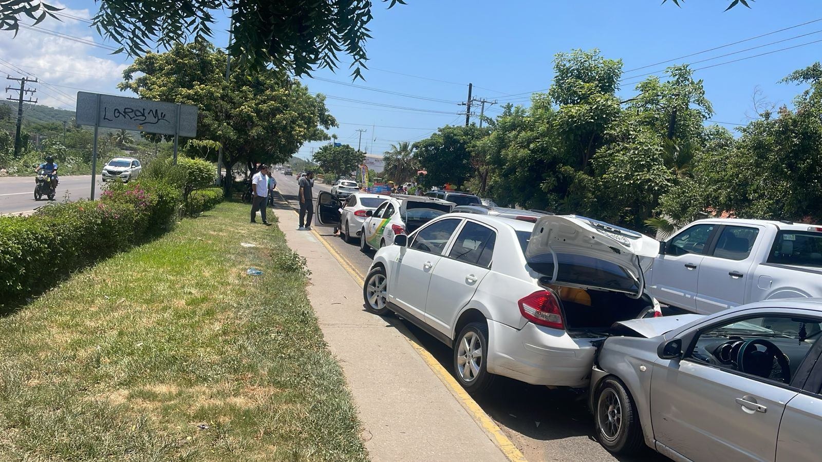 Una carambola vehicular en la carretera México 15 al sur de Mazatlán deja una menor de edad lesionada