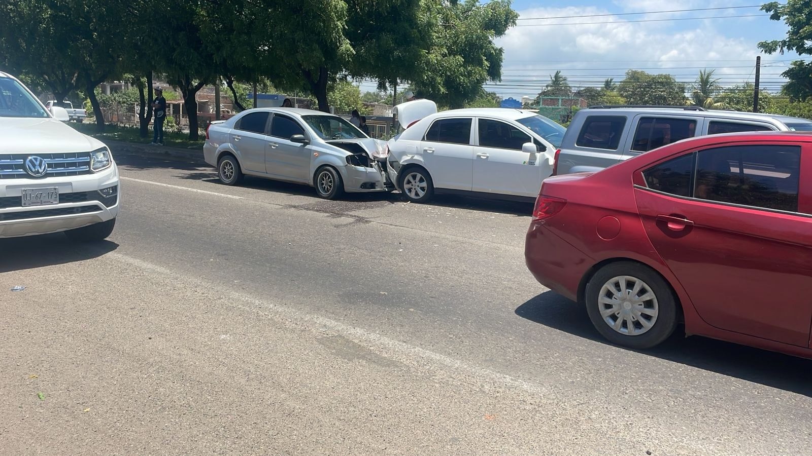 Una carambola vehicular en la carretera México 15 al sur de Mazatlán deja una menor de edad lesionada