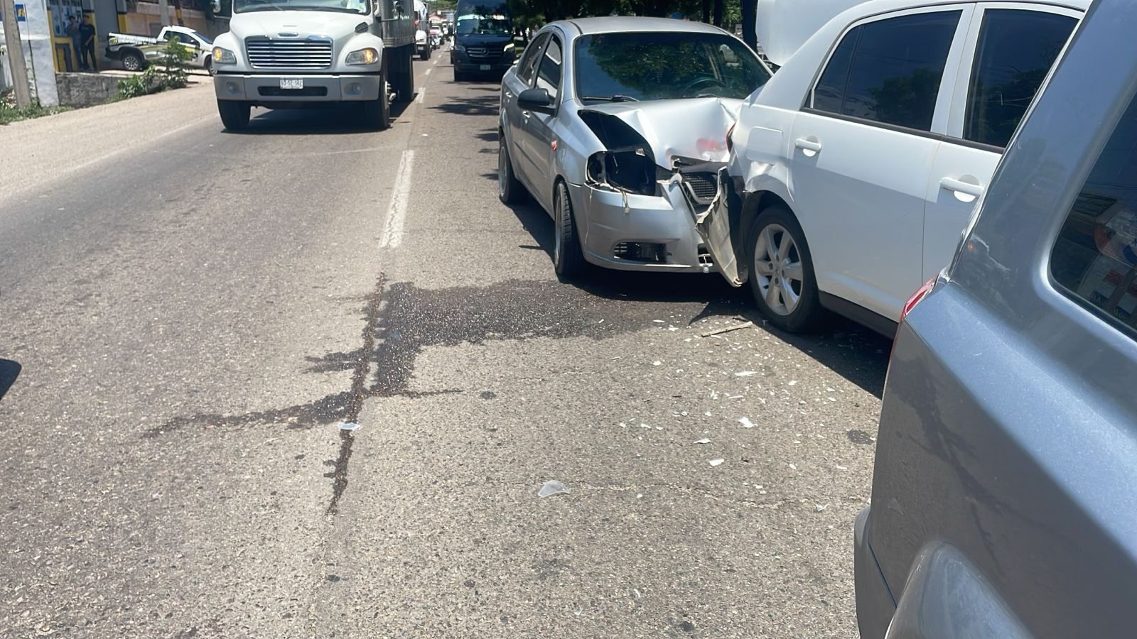 Una carambola vehicular en la carretera México 15 al sur de Mazatlán deja una menor de edad lesionada