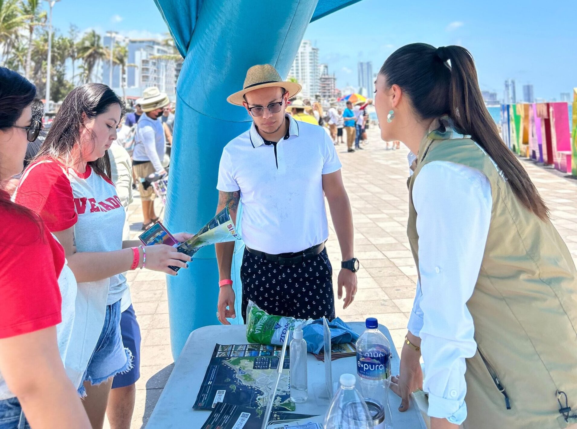 Van más de mil turistas atendidos por Capta en estás vacaciones de verano en Mazatlán