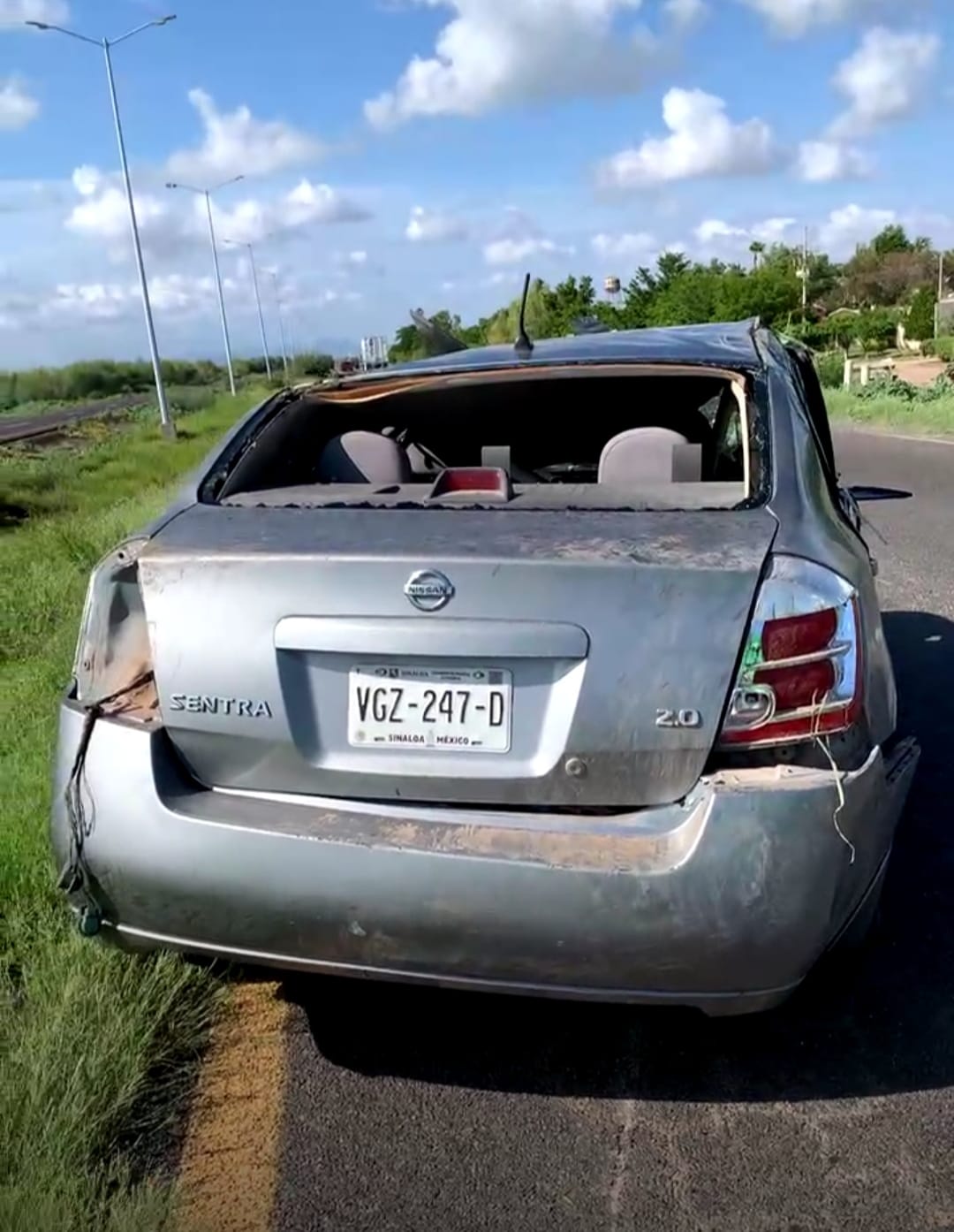 Volcadura en la México 15 y el ejido Chávez Talamantes, Ahome
