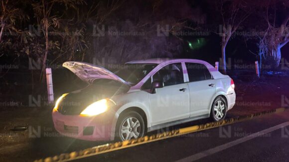 Abandonan carro con tres cuerpos en su interior por “La Costera”, en Navolato