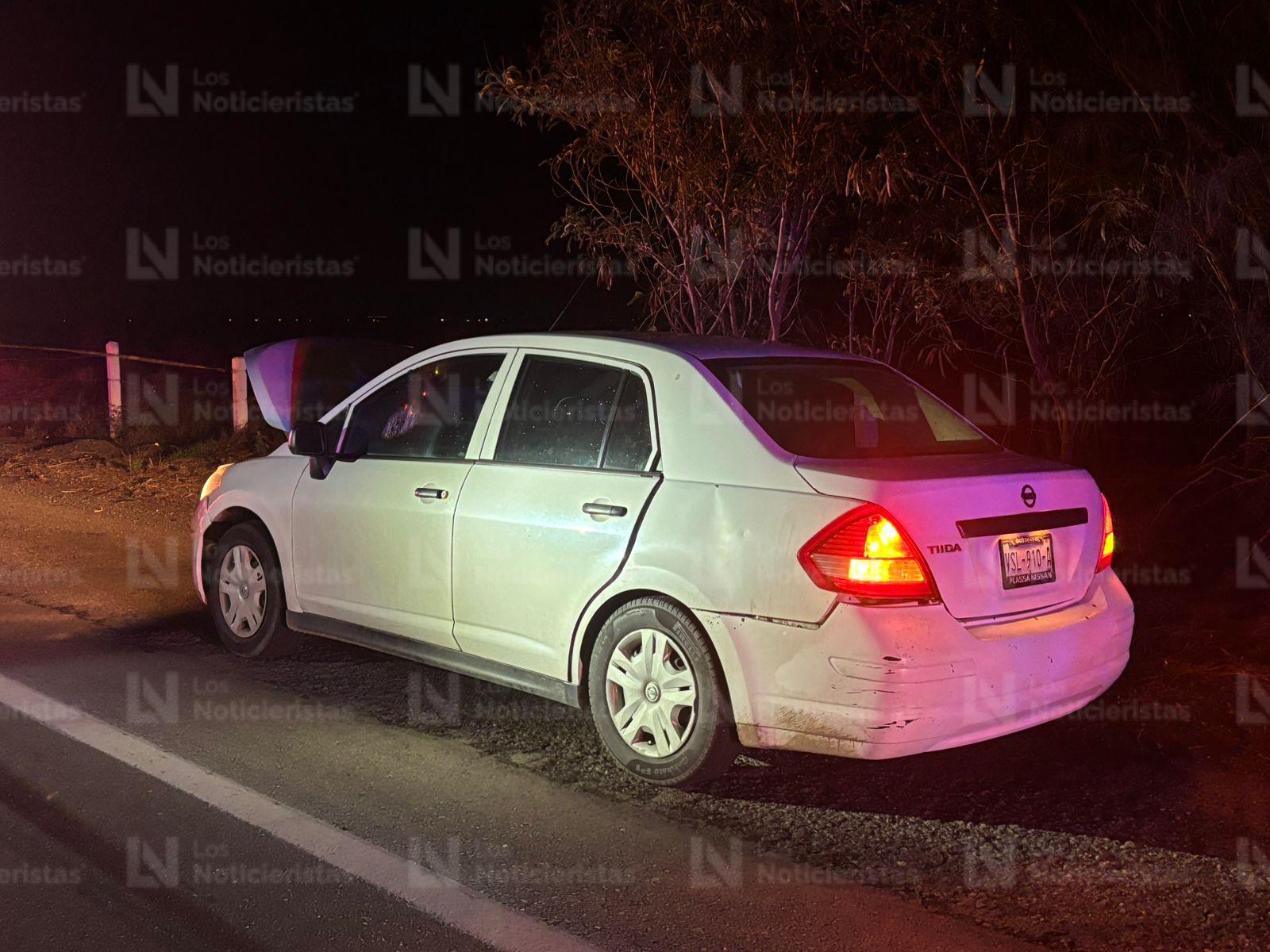 Abandonan un Tiida con tres cuerpos en su interior en Navolato