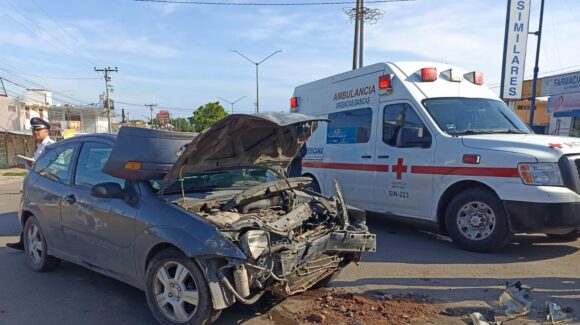 Encontronazo en el sector Barrancos de Culiacán deja una mujer lesionada