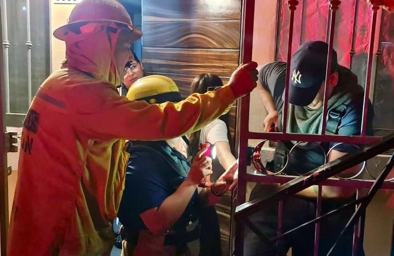 ¡Se le atoró el dedo en un barandal!: PC Culiacán y Bomberos liberan a adolescente de accidente en su hogar