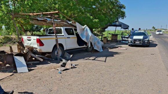 Conductor sufre problemas de salud y provoca una carambola en la entrada del ejido Compuertas, en Ahome