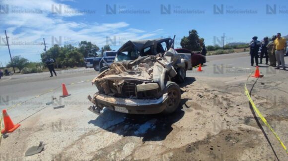 Aparatoso accidente en San Miguel Zapotitlán y la México 15, deja a dos personas lesionadas