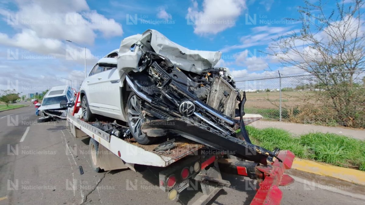 ¡Fuerte encontronazo! Se registra aparatoso accidente en el bulevar Tamayo, en Villas del Río, Culiacán