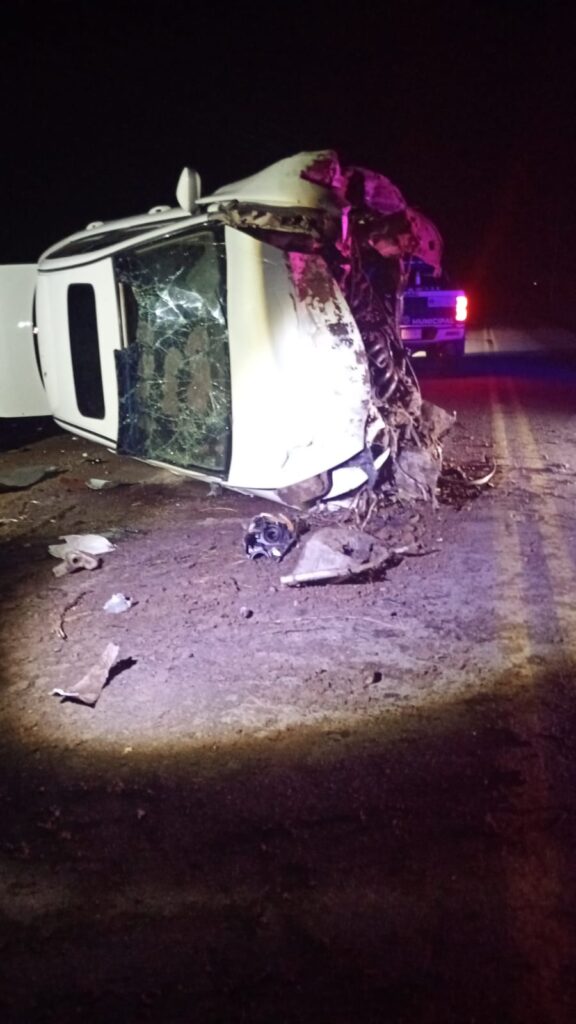 En Guasave, Blas sufre fuerte accidente, tras volcarse y resultar con daños visibles en su vehículo