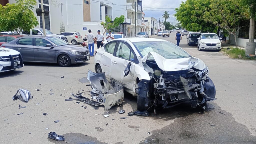 Accidente vehicular en el cruce de Río Baluarte deja a una mujer embarazada herida en Mazatlán