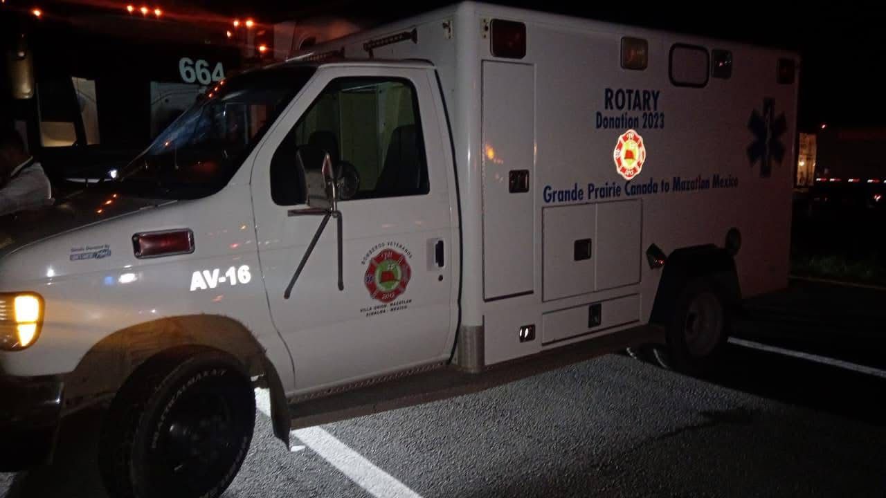 Muere conductor prensado tras chocar contra tráiler en la Mazatlán–Tepic