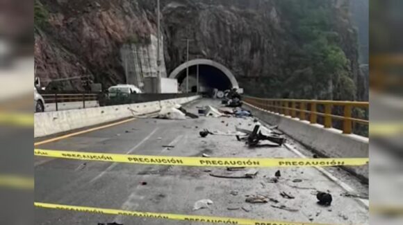 Tráiler accidentado en la Mazatlán-Durango iba vacío, muere el conductor