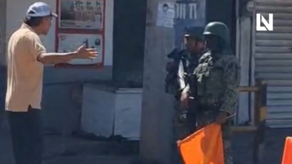 Militares bloquean un tramo de la Obregón de Culiacán; se desconoce el motivo
