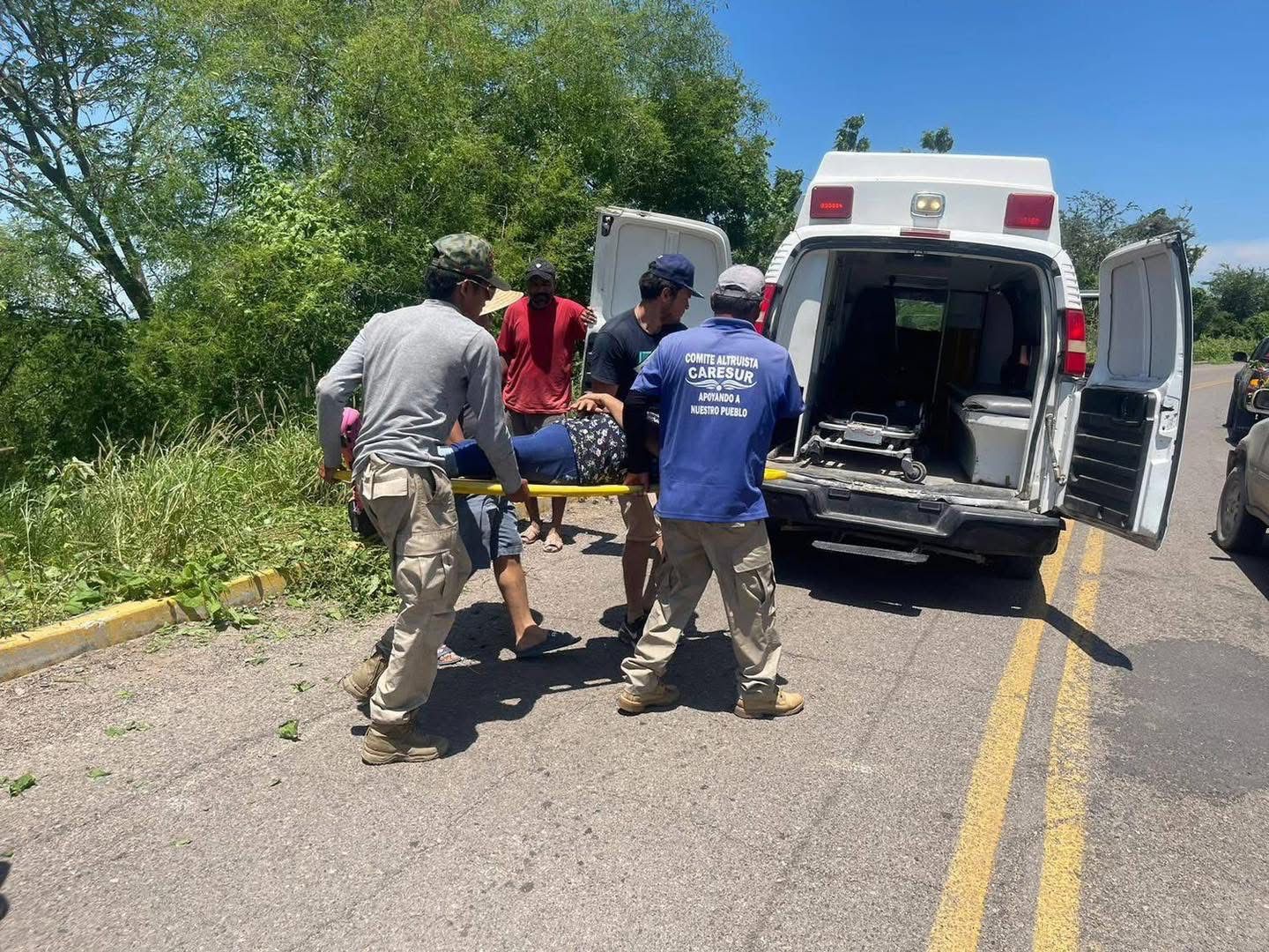 Adultos mayores y un bebé resultan heridos tras accidente en moto