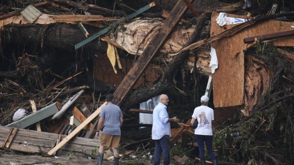 Inundaciones en Texas: Trump declara desastre mientras continúa búsqueda de 27 niñas