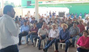 Agricultores de Angostura se reúnen con el secretario Ismael Bello