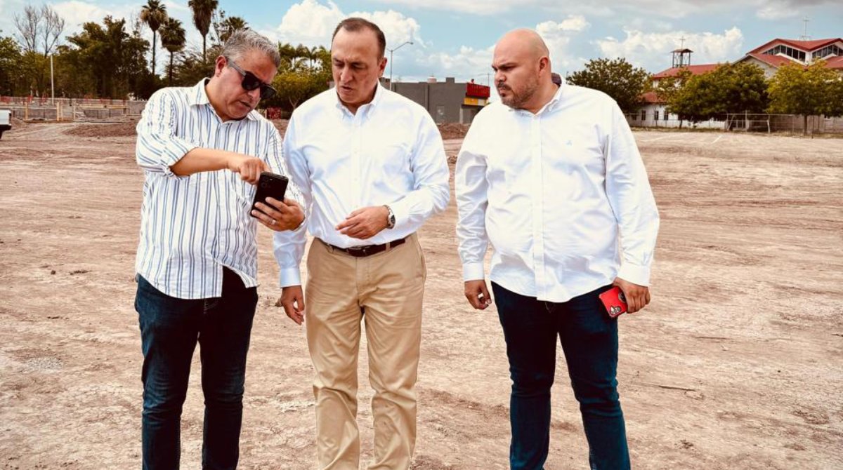 alcalde de ahome en obra de viviendas