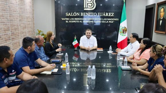 Alcalde de Badiraguato reafirma compromiso con sector educativo; se reúne con directivos de escuelas