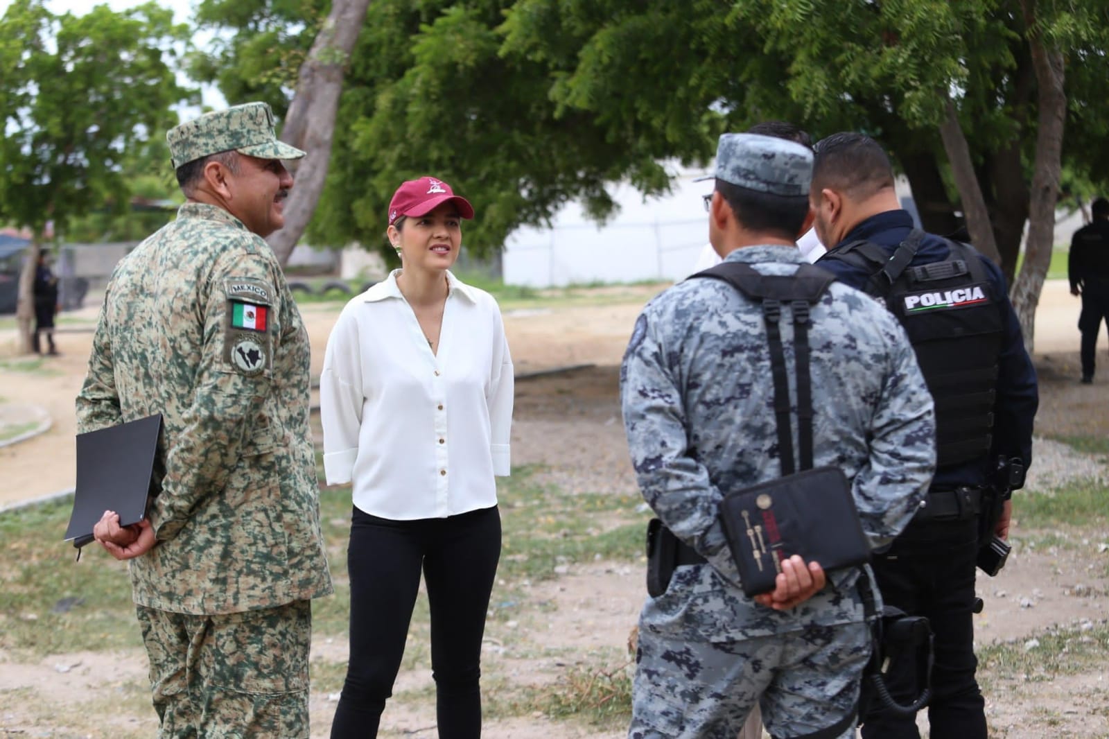 alcaldesa de mazatlan en fraccionamiento santa fe con autorida