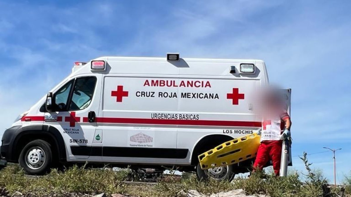 Ambulancia de Cruz Roja en carretera