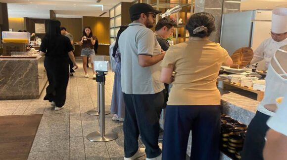 Revelan fotos de Andrés Manuel López Beltrán en hotel de lujo de Tokio
