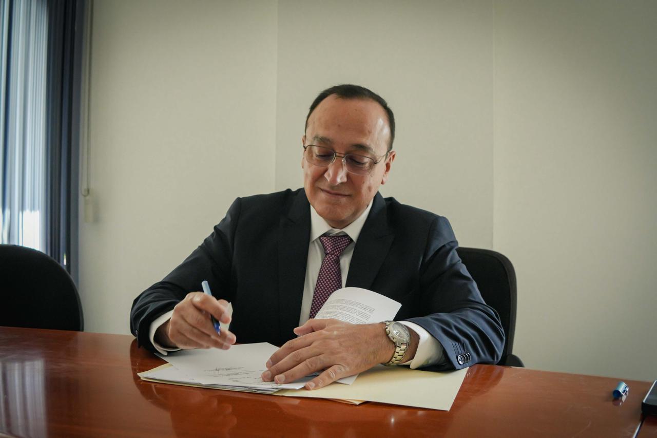 antonio menendez de llano bermudez firma