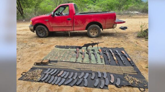 Aseguran 10 armas largas, cargadores y vehículo en operativo en Concordia