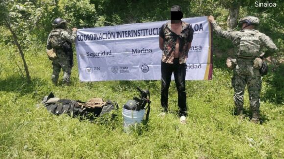 Ejército detiene a un civil y asegura armamento, además de equipo táctico en Cosalá