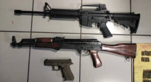 Aseguran armas de uso exclusivo del Ejército en la Emiliano Zapata, en Culiacán