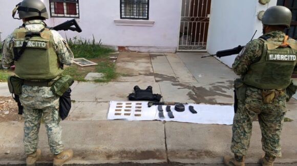 Tras reporte de disparos aseguran un arma larga, más de 100 cartuchos y municiones, en Culiacán