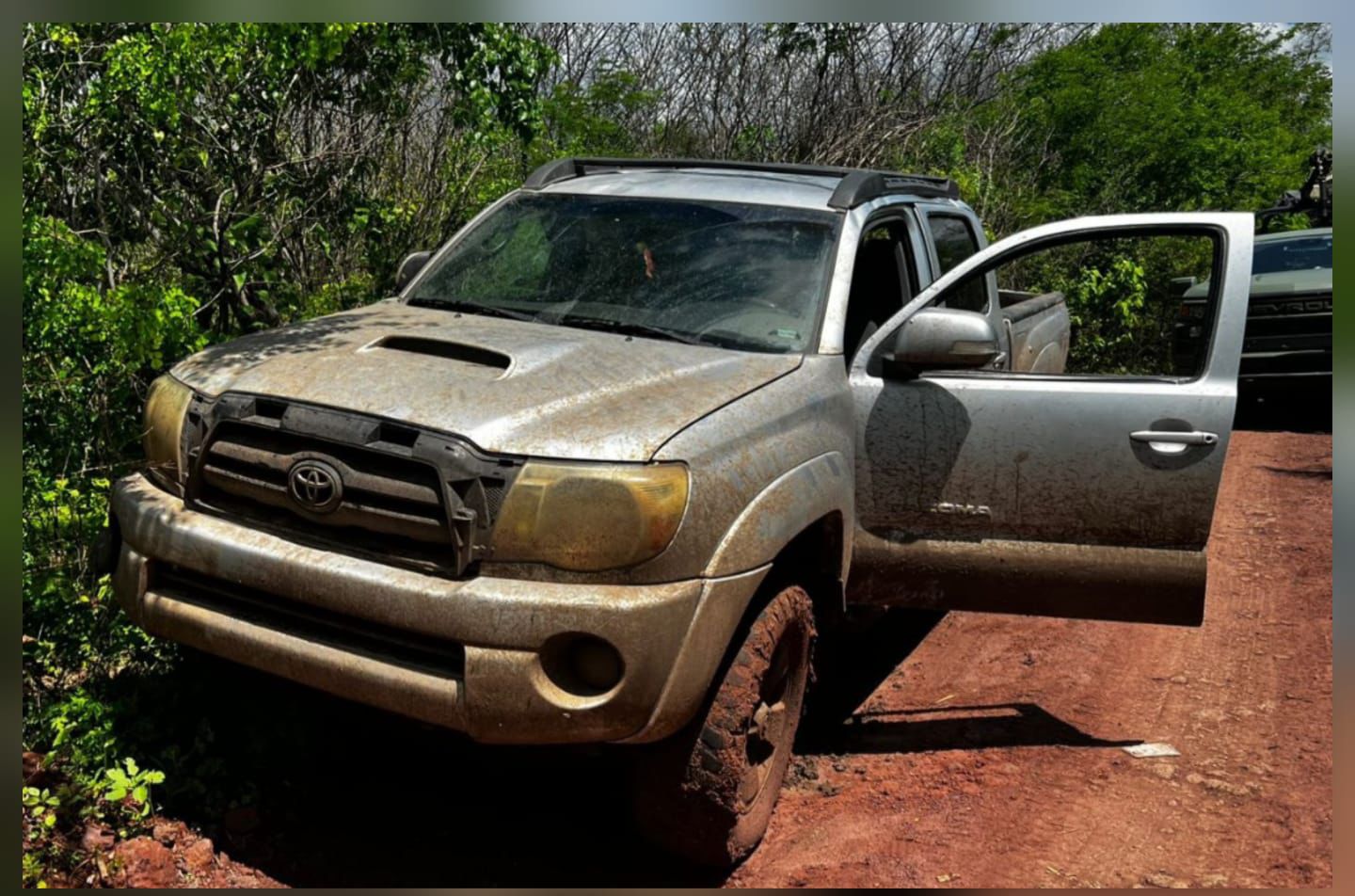 Aseguran autos y precursores químicos en Cosalá
