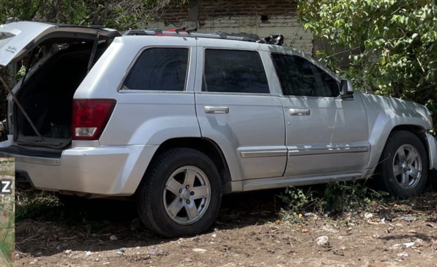 Aseguran Jeep blindada, con ponchallantas y placas falsas en Culiacán