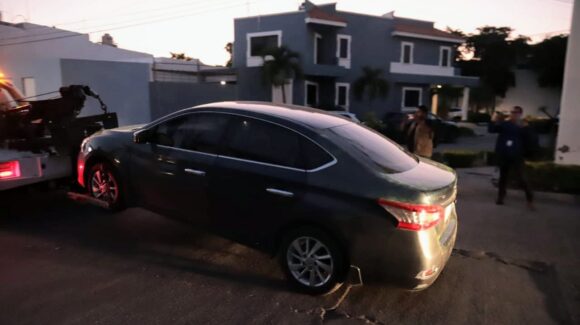 Aseguran vehículo vinculado a la desaparición de cuatro mujeres en fraccionamiento El Toreo, en Mazatlán