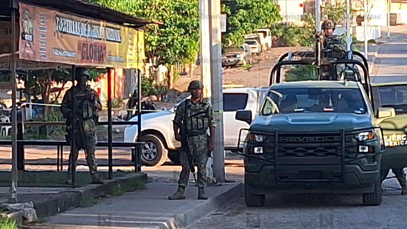 Atacan a balazos a hombre mientras fumaba en Rincón del Parque, Culiacán