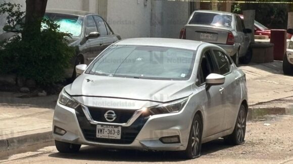 Ataque armado a vehículo deja un herido frente a primaria de la colonia 10 de Mayo en Culiacán