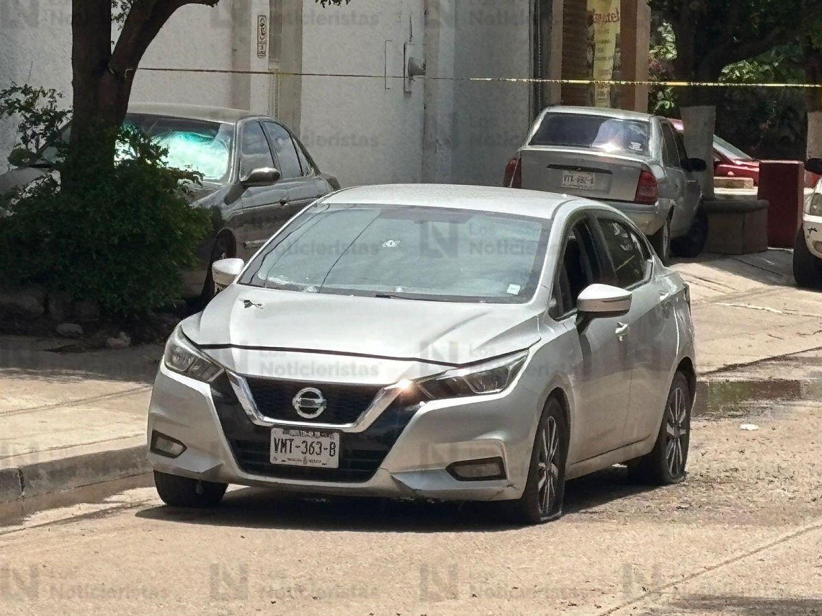 Ataque armado a un vehículo deja al menos un herido frente a una primaria de la calle Geranio en la colonia 10 de Mayo en Culiacán