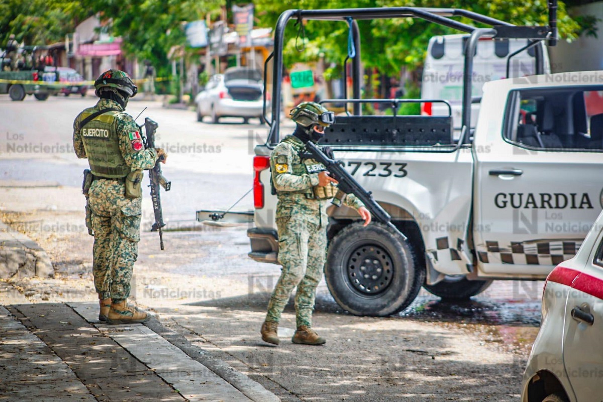 Ataque armado a vehículo deja un herido frente a primaria de la colonia 10 de Mayo en Culiacán