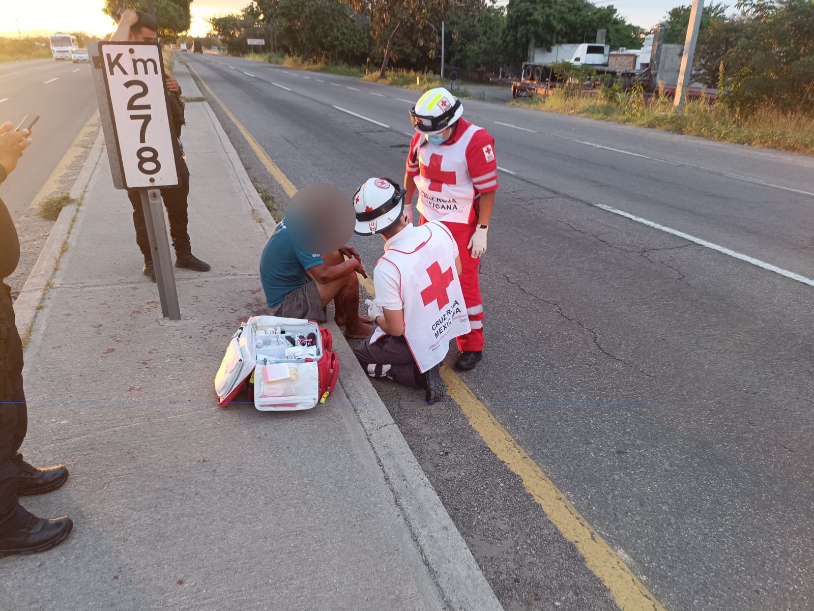 paramédicos de la Cruz Roja brindaron los primeros auxilios al lesionado