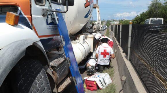 Motociclista resultó lesionado tras ser arrollado por camión al sur de Mazatlán