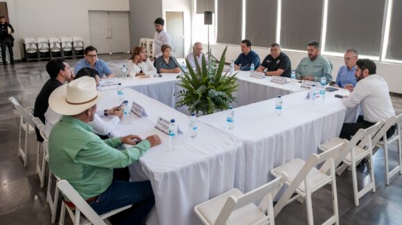 Autoridades municipales se reúnen con diputados locales en Guasave