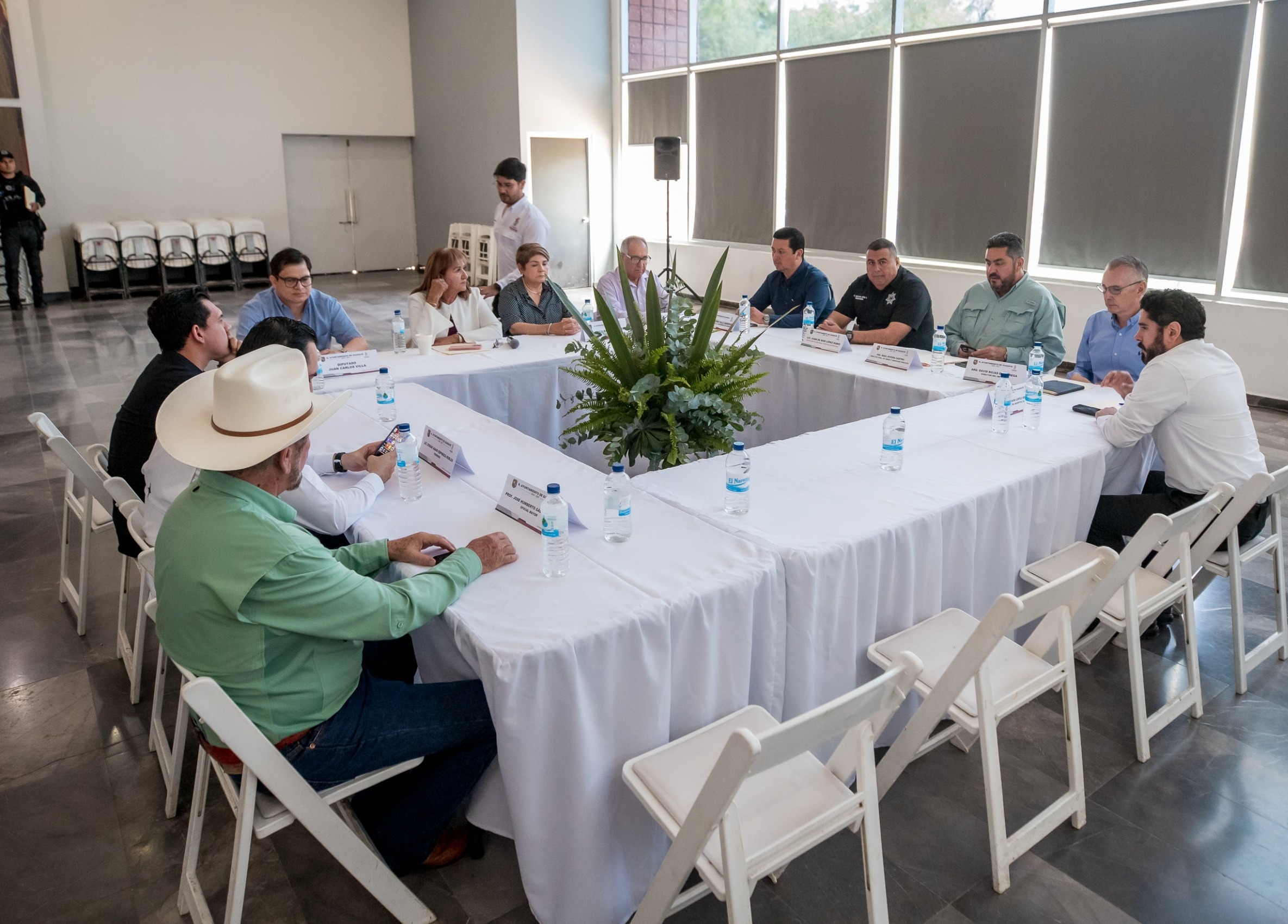 Autoridades municipales se reúnen con diputados locales en Guasave