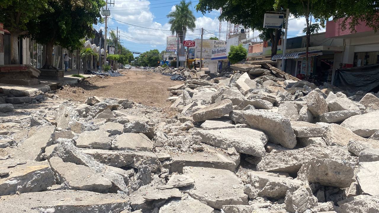 Avanza reparación de la calle Cuauhtémoc, en Guasave