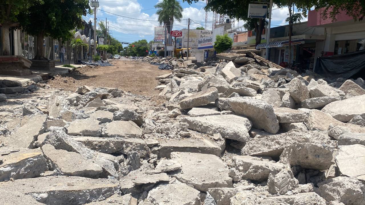 Avanza reparación de la calle Cuauhtémoc, en Guasave