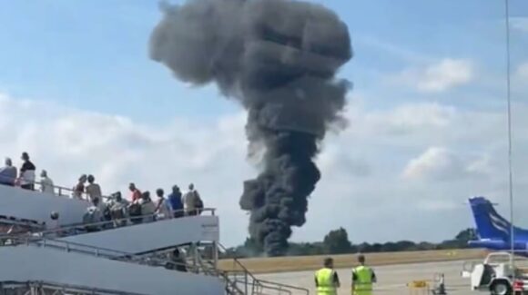 Explosión en aeropuerto de Londres: avioneta se estrella durante despegue en Southend