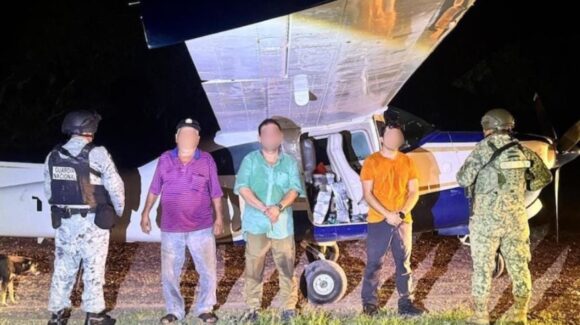 Es de Guasave el piloto de avioneta con droga que cayó en Colima; causa conflicto entre Harfuch y Bukele